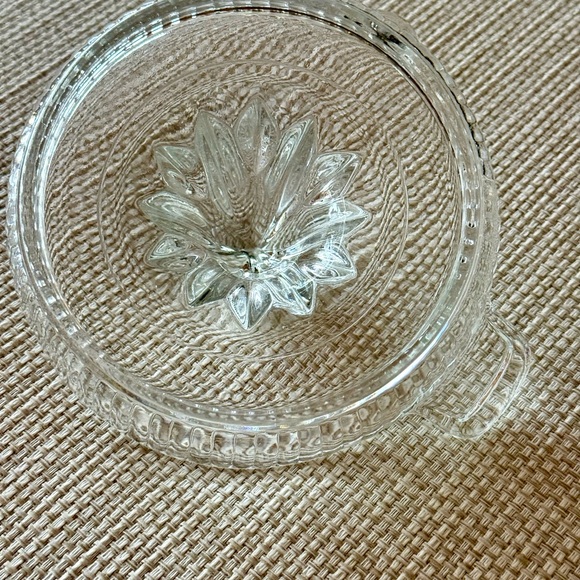 Vintage Cut Glass Citrus Juicer with Textured Design - Picture 3 of 4
